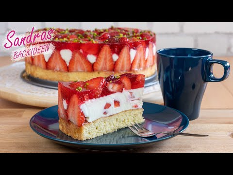 fruchtig frischer Erdbeertraum / Erdbeer-Quark-Sahne-Torte mit Pistazien / Rezept 26 cm Springform