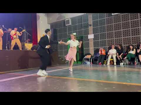 ROCK AND ROLL DANCE SHOW ON LIVE MUSIC