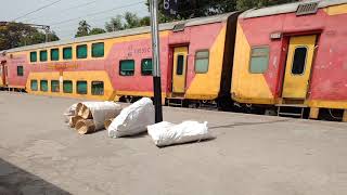 preview picture of video 'Bhilad-Vadodara  Express Watching Suddenly Skipping of Double Decker Bilimora Jn'