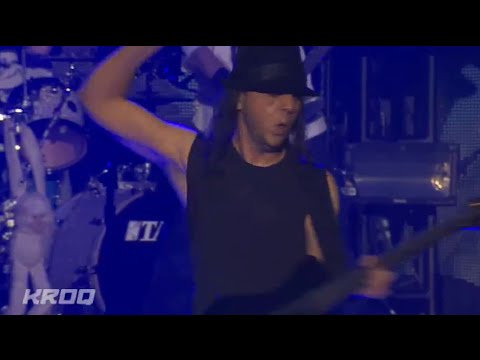 System Of A Down - Psycho {KROQ AAC 2014}