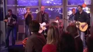 Rowwen Hèze speelt 'Que Paso'