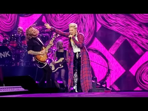 P!nk - Funhouse + Just A Girl (No Doubt Cover) Medley (Beautiful Trauma World Tour, Vancouver)