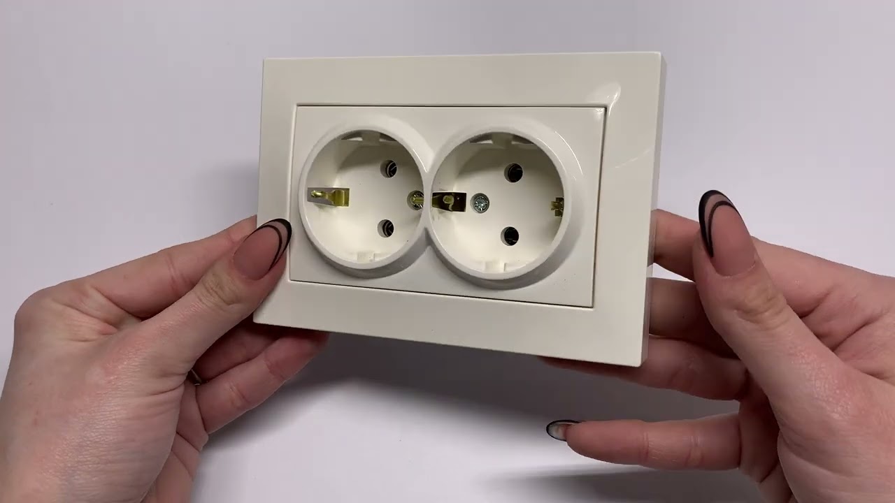 Розетка двойная из заземлениям ELBI VEGA белый (510-010230-907)