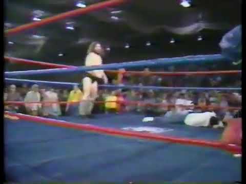 Greg Gagne Attacks Bruiser Brody. AWA 1986
