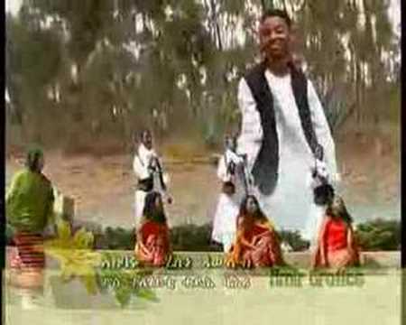 Helen Pawlos Sings /AKBARU/ Eritrean Tigres Song