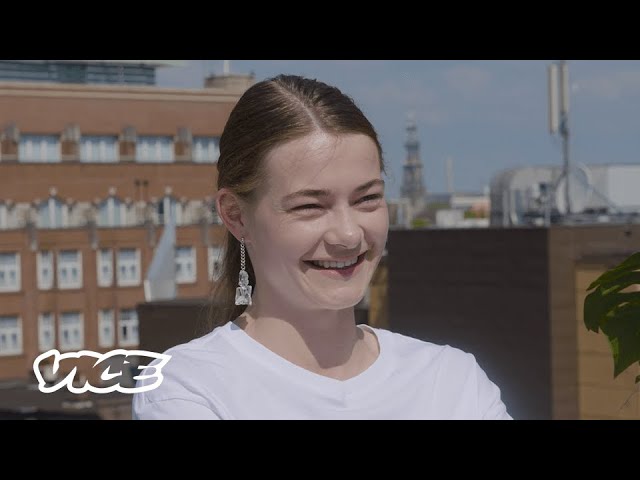 Video Aussprache von Emma Wortelboer in Niederländisch