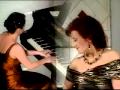 Maria Papaioannou sings Gia ena tango by Charis ...