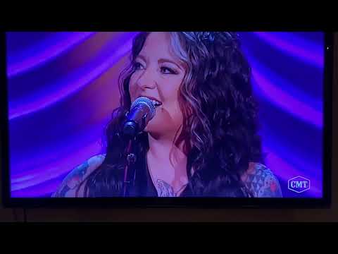 Ashley McBryde : Love is Alive (Naomi Judd Tribute)