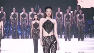 [問卦] 有沒有穿肚兜走伸展檯的八卦？