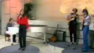 Nana Mouskouri (Feat. Costas Dourountzis) - "Let It Be" (UK, TV-Show part 1)