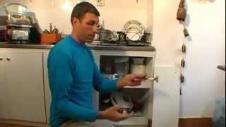 איך להחליף ציר בדלת ארון