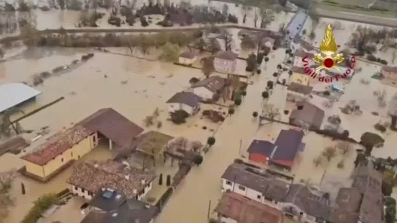 Esonda il Torre nel Goriziano, persone sui tetti delle case