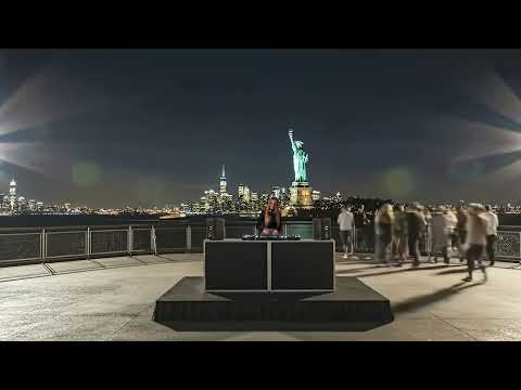 dj-world-tour: statue of liberty night