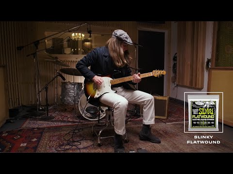 Демонстрация струн для электрогитары Ernie Ball Slinky Flatwound