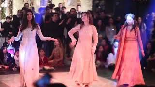 Download lagu Tenu suit suit krda full mehndi dance 2019. BEST girls dance on mehndi. Tenu suit krda dance steps. mp3