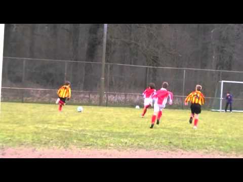 Wedstrijd RKPVV E1 - DVG E1 gespeeld op 6-4-2013