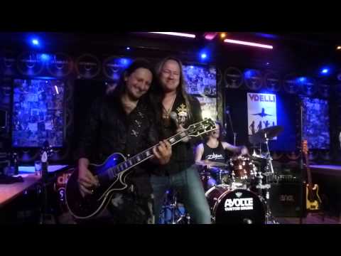 GoMusic 6/2015 - ADDICTED TO LOVE