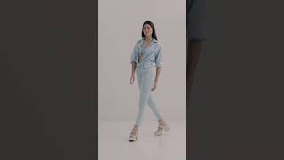 Vídeo Calça Jeans Skinny Cropped com Barra Desfiada Lez a Lez