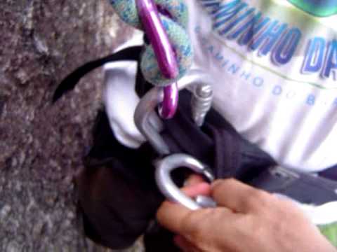 HELDER AMARANTE ARREBENTANDO NO RAPEL DA PEDRA DO CABRITO. (Alemão)