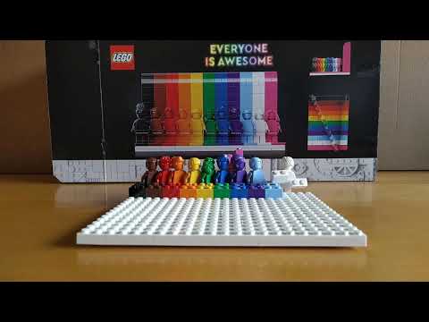 Everyone Is Awesome LEGO-set unboxed and build by its minifigures!