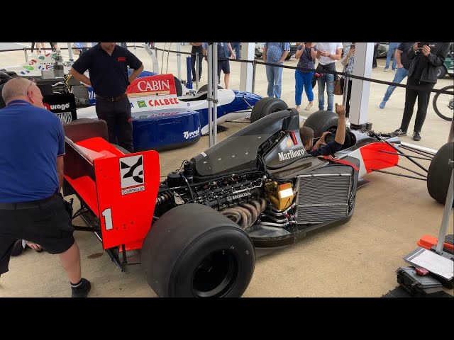 Vídeo relacionado con OPO 10 - Coche de Fórmula 1 1/43 Compatible con McLaren MP4 / 7# 1 Ayrton Senna Alemania GP F1 1992 (723)