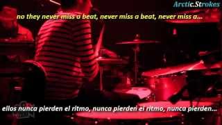 Kaiser Chiefs - Never miss a beat (inglés y español)
