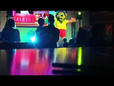 Lucky the Lion show the Grange holiday park mablethorpe