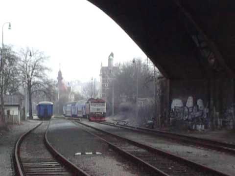 749 008 na čele os 9057 - Praha Braník rozjezd - 27.2.2011.
