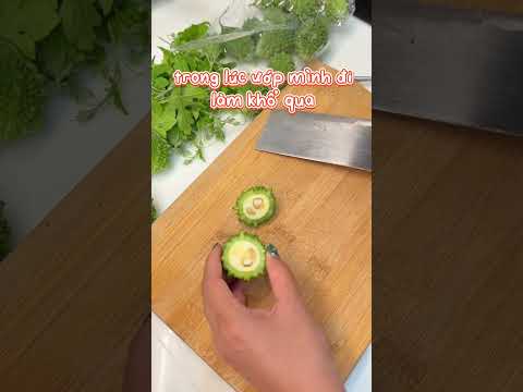 Cách nấu Canh khổ qua với tôm tươi ngon ăn kèm bún - Miu Linh