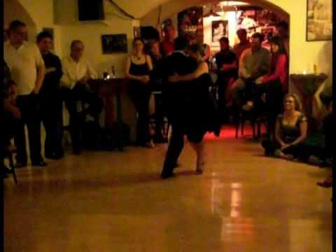  Martín Bel  and  Vanina Pérez  are  dancing  to  the  tango  "  El Trece  "