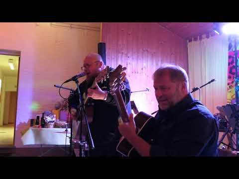 Andreas Kümmert und Wulli mit einer spontanen Jam-Session in Herzogenaurach.