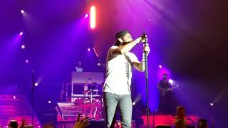 Thomas Rhett - Intro and Look What God Gave Her