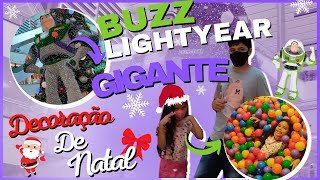 Buzz Lightyear Gigante! Natal dos Brinquedos TOY STORY!! Elo e Arthur visitam a casa do Papai Noel.