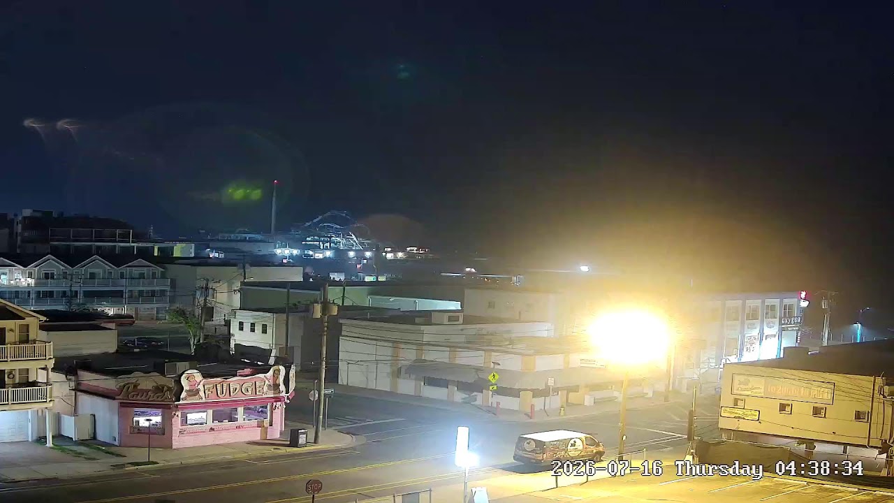 Live webcam view of Oak Avenue Rooftop Deck View