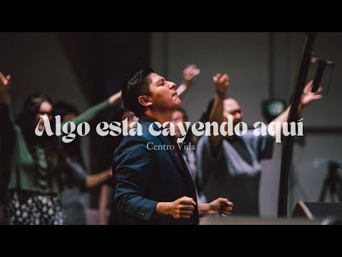 Algo está cayendo aquí - Levanto mis manos / Centro Vida