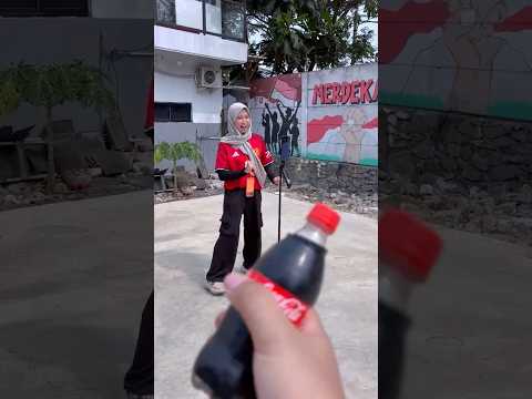 Reaksi Pacar Minum Coca Cola Palsu Isi Air Putih 😱