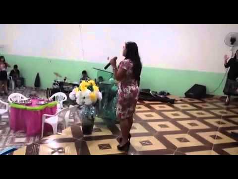 Cantora Denise Mota cantando SEM BARREIRAS