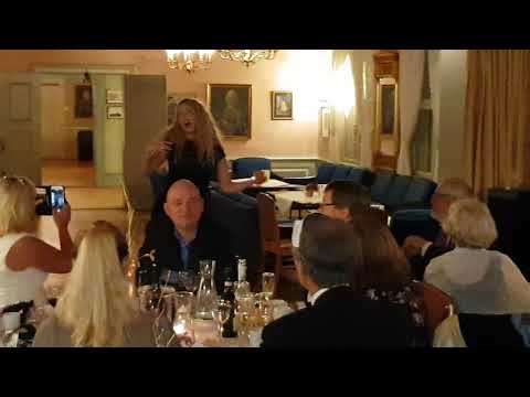 Hjørdis Helena Oftestad synger nydelig på Nordre Skøyen Hovedgård 🤗