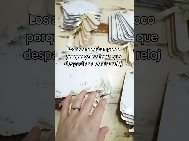 Vídeo relacionado con 20 Piezas Abanicos Personalizados de Madera de sándalo para Bodas Abanicos Personalizados Plegables con Bolsas de Organza para Fiestas de Bodas (20)
