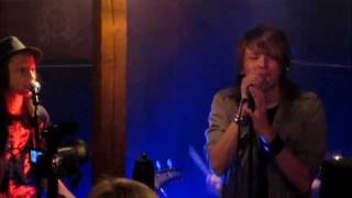 Rockwalli@Kalkun pub - Sukset (vaikeeta tää hiihtäminen)