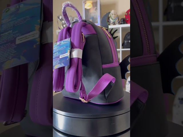 Vídeo relacionado con Loungefly Disney Backpack: Maleficent Dragon Lenticular and Glow In The Dark Mini-Backpack - Disney Villains - Exclusiva Amazon - Bolso Coleccionable - Idea de Regalo - Mercancia Oficial