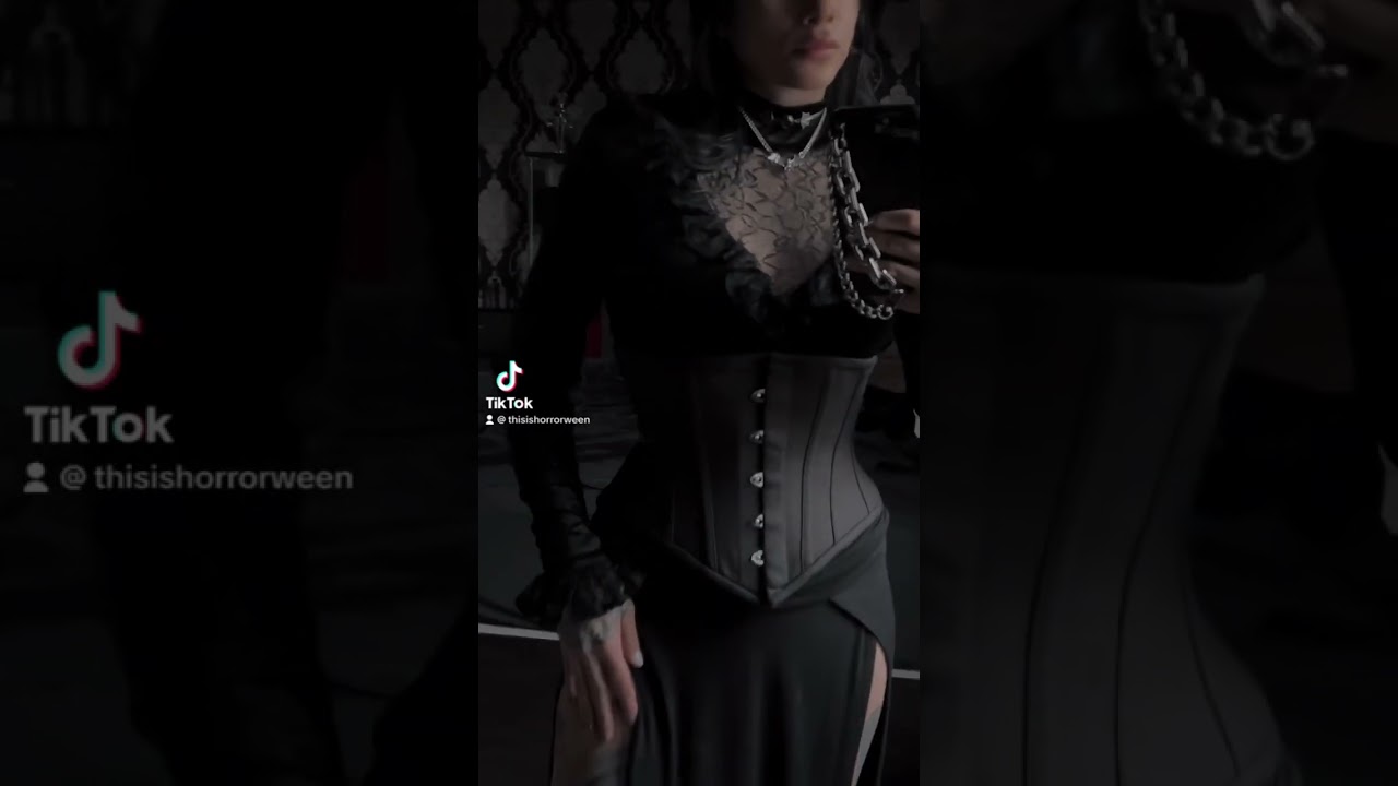 𝔙𝔞𝔪𝔭𝔦𝔯𝔢 𝔰𝔱𝔶𝔩𝔢 #vampire #vampires #gothicstyle #allblackoutfit #outfitinspo #gothic #alt