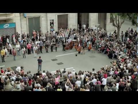 Funny music videos - Som Sabadell flashmob - BANCO SABADELL