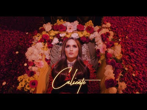 Cinta Laura Kiehl - Caliente (Official Music Video)
