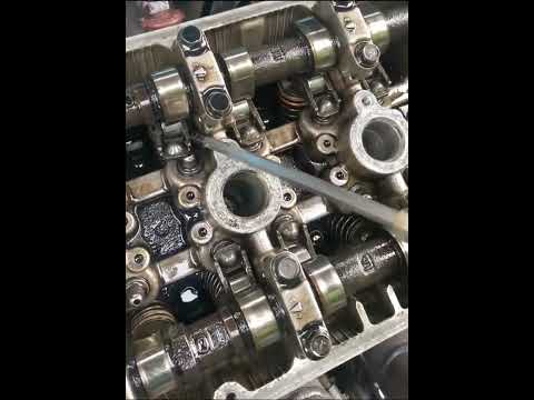 Hydraulic lifter/tappet removal. Easy to do at home #4gxxcommonproblem #mitsubishi4g93t