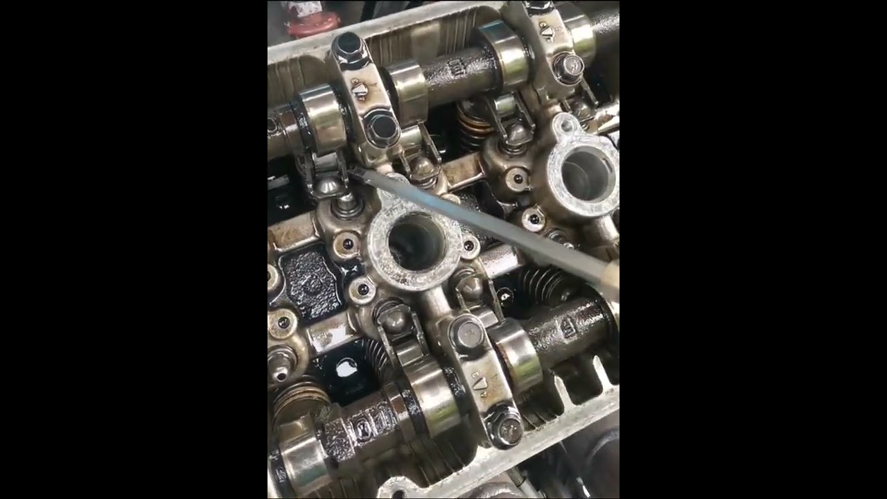 Hydraulic lifter/tappet removal. Easy to do at home #4gxxcommonproblem #mitsubishi4g93t