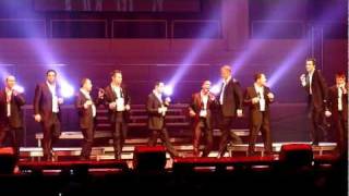 Straight No Chaser - Santa Claus is Coming to Town