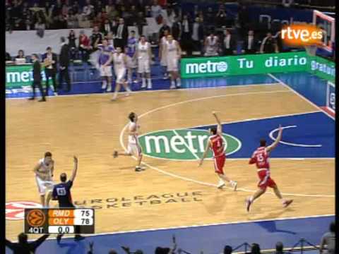 Papaloukas saludando