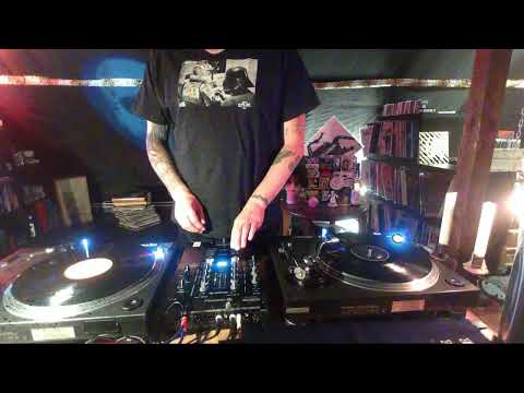 100% Vinyl der Sonntags Stream mit DJ Erwin aus der Tonne