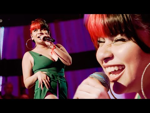 ¡LEVANTÓ A LOS 100! Candu Domínguez se plantó en la pista con "Despechá" de Rosalía